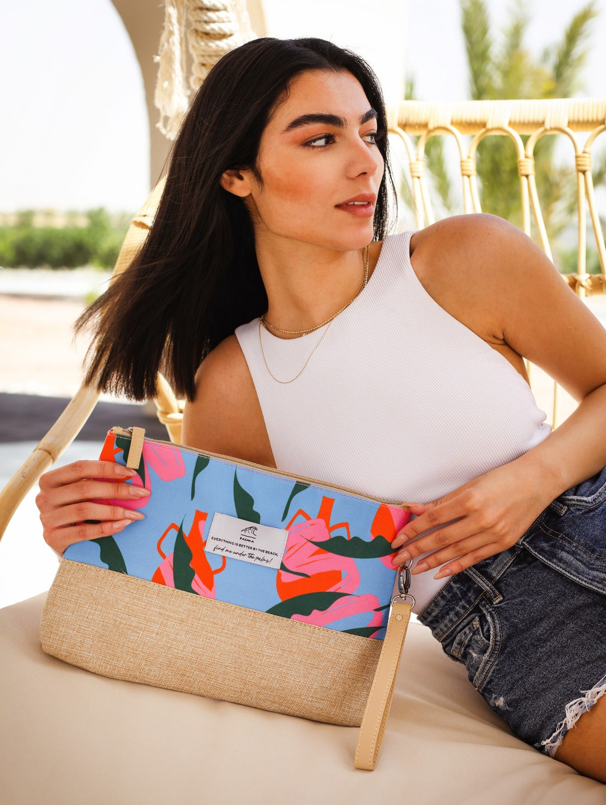 Bolsa de playa con jarrón exótico