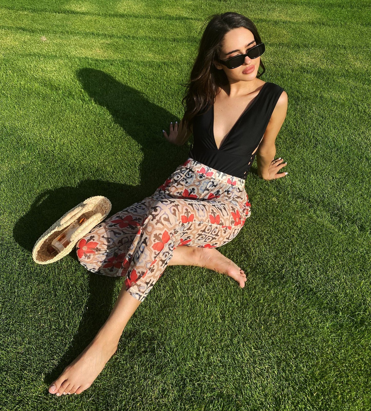 Pantalones de playa de malla con estampado floral rosa