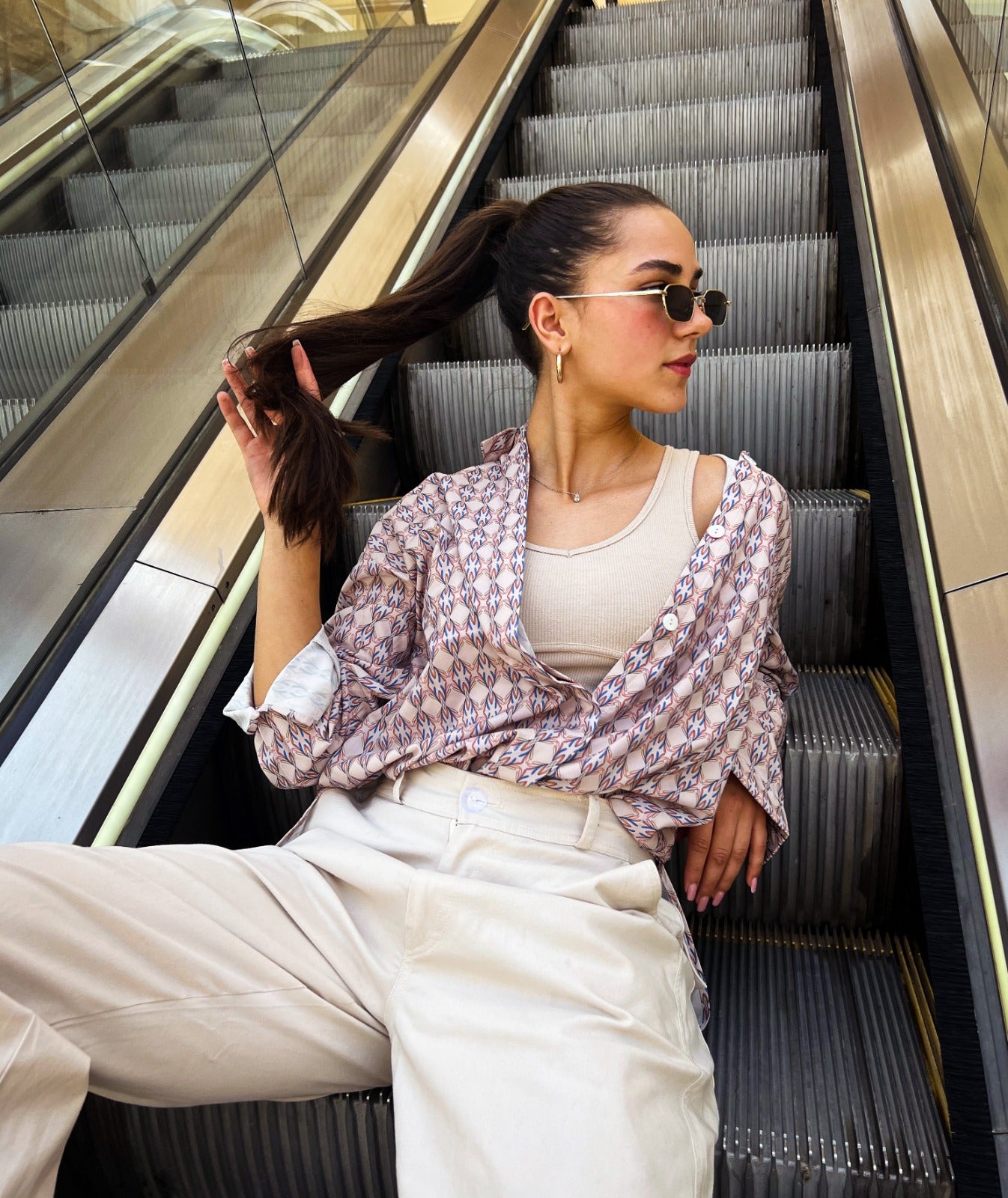 Camisa con botones estampados color crema