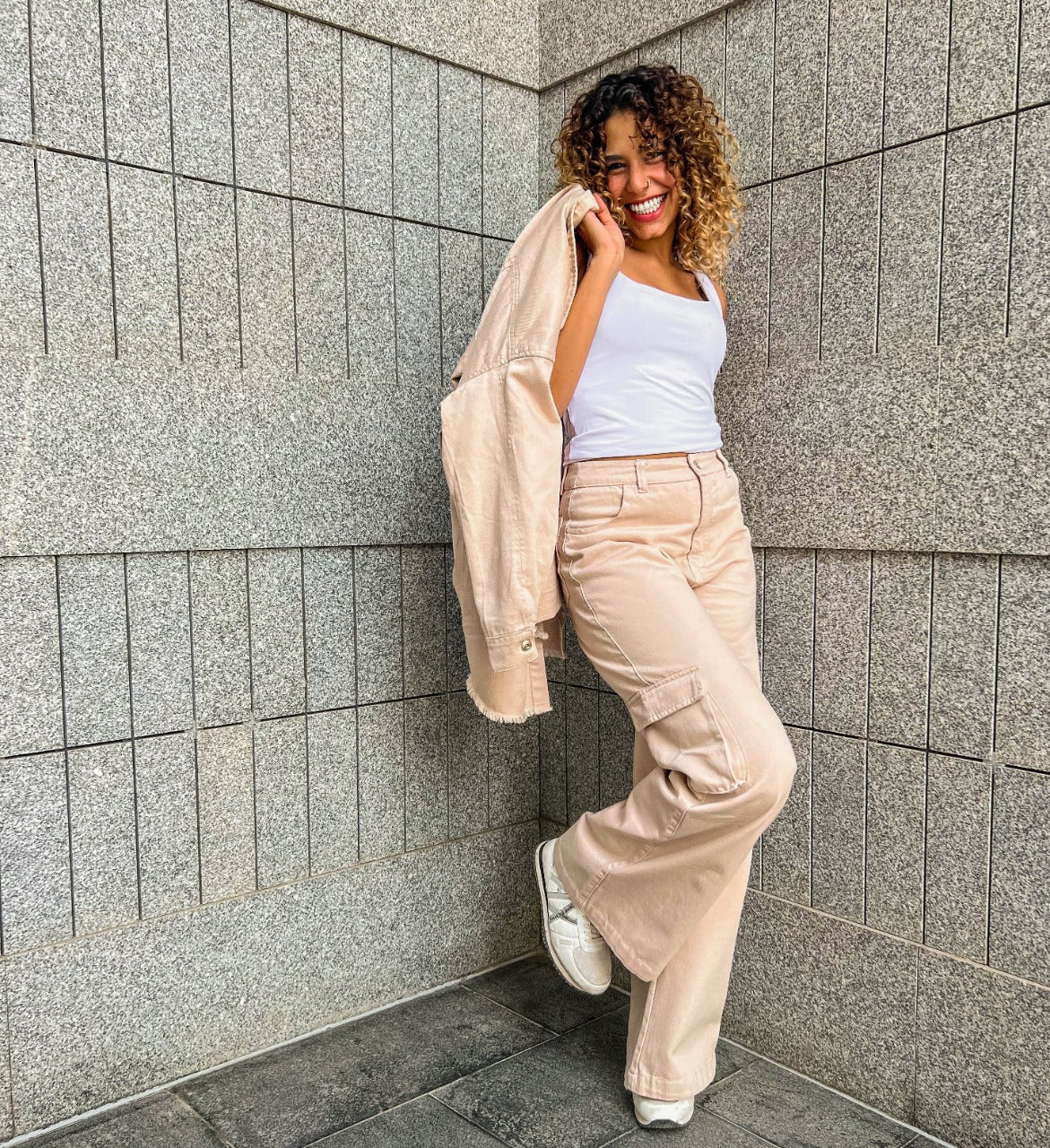 Pantalones cargo esenciales beige