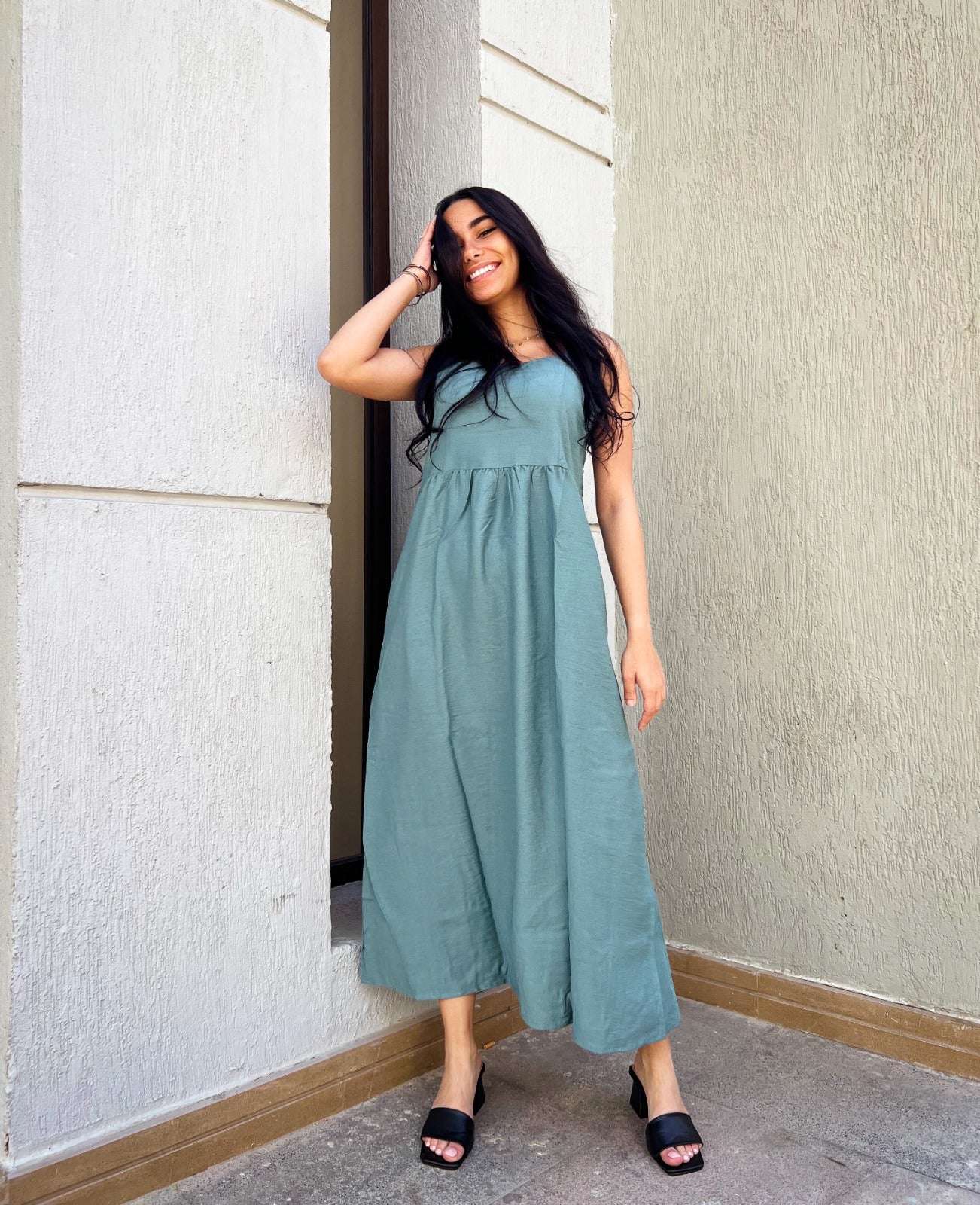 Vestido midi de lino oliva