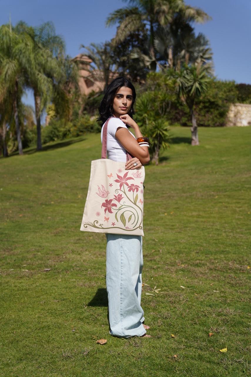 Morning Lilies Tote In Cream
