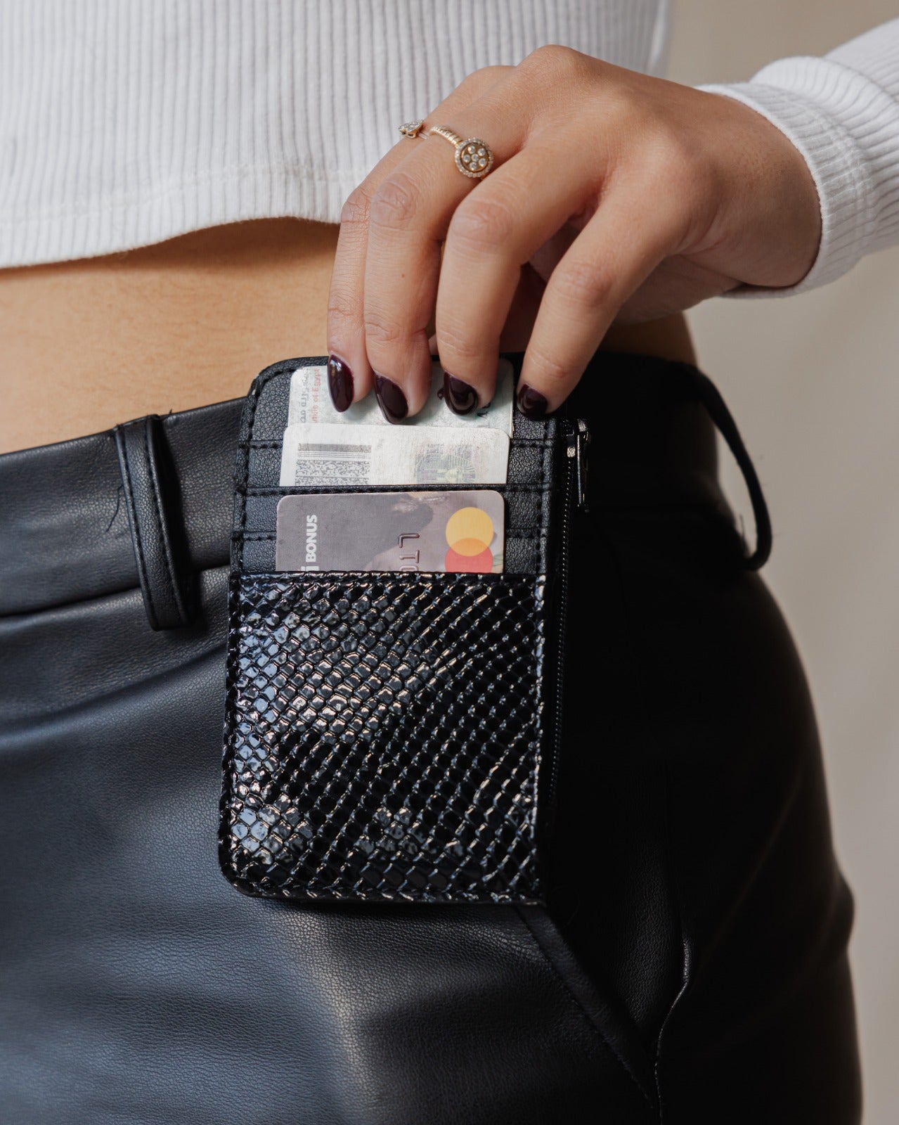 Schwarzer SnakeSkin-Karten halter