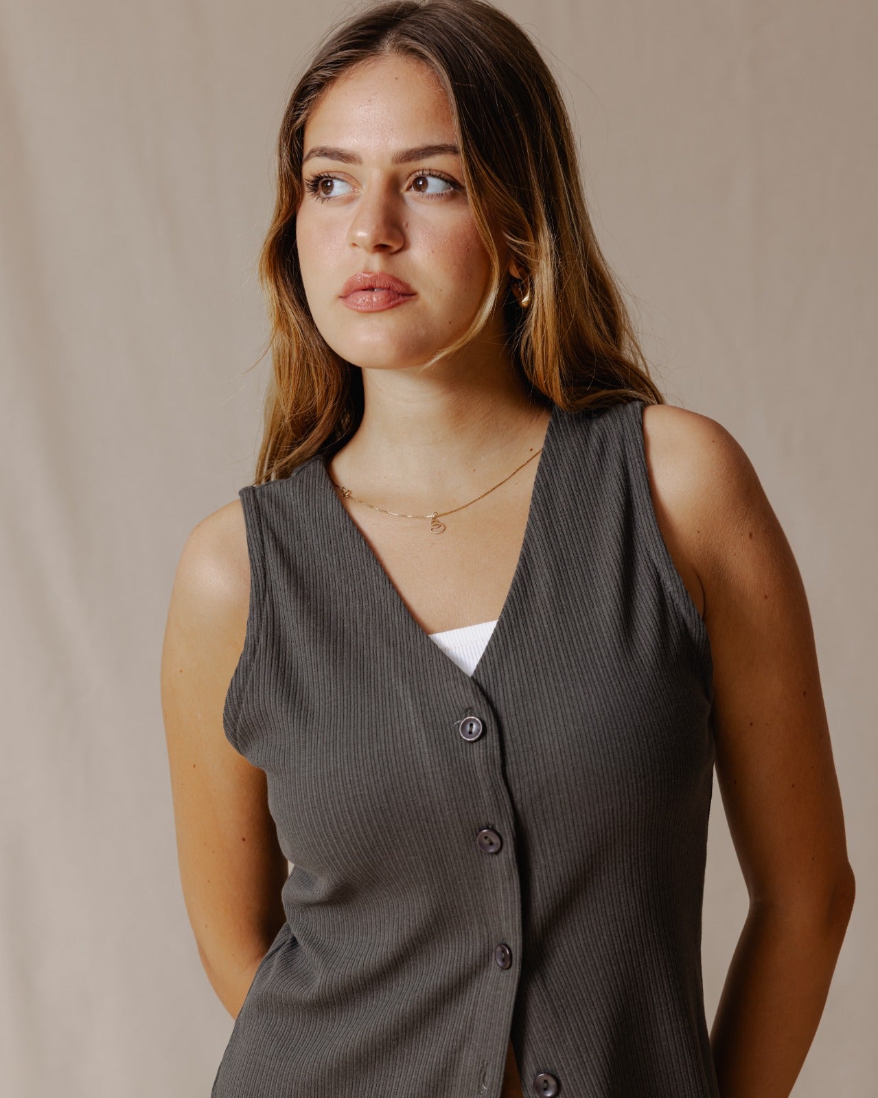 Set Olive con bottoni senza maniche