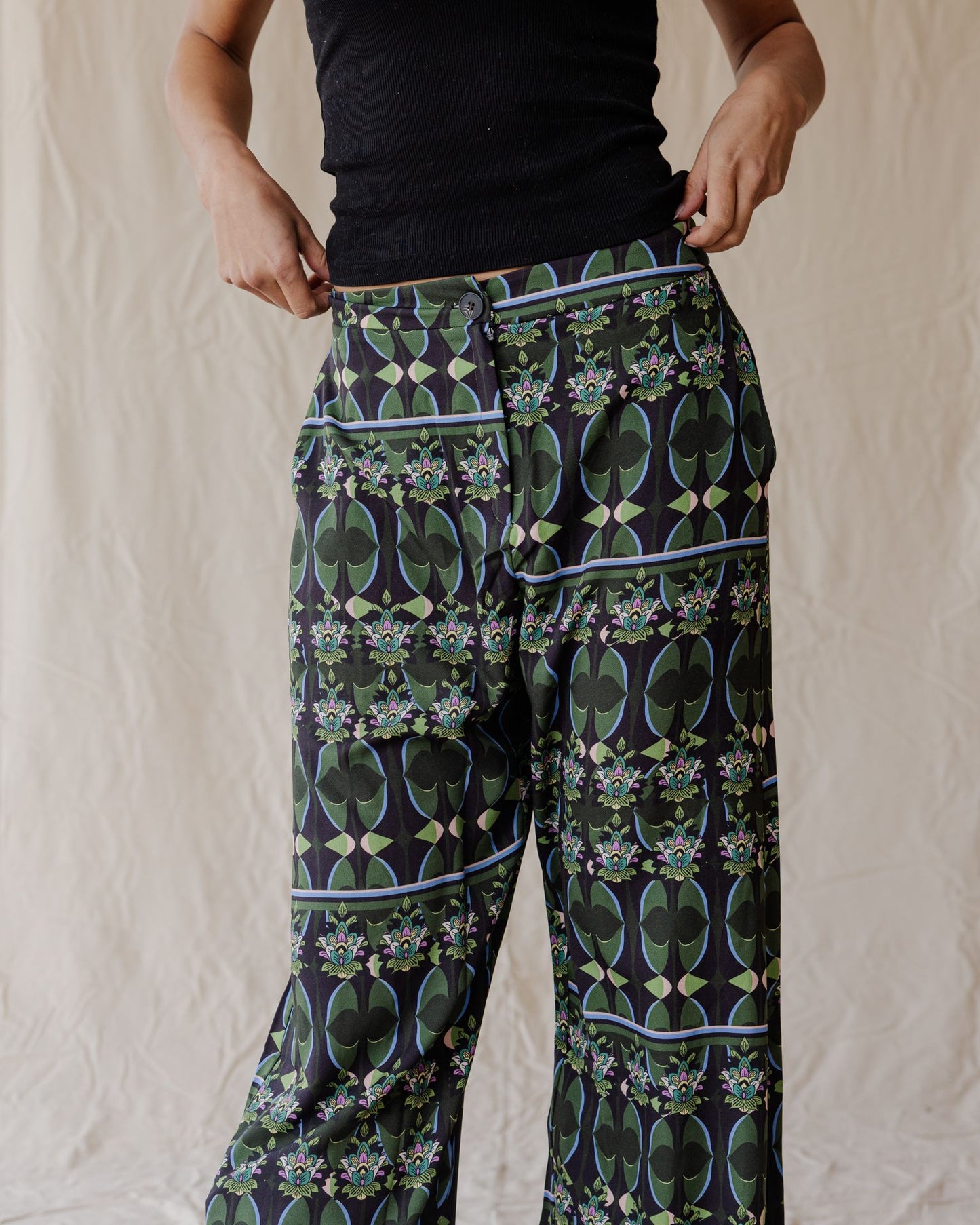 Vibraciones Indias con Pantalones Verdes
