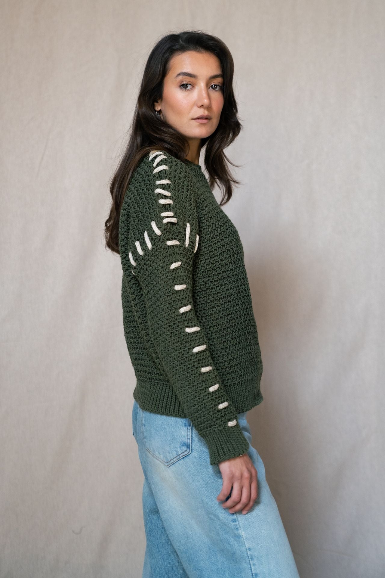 Il maglione cucito a mano Oliva