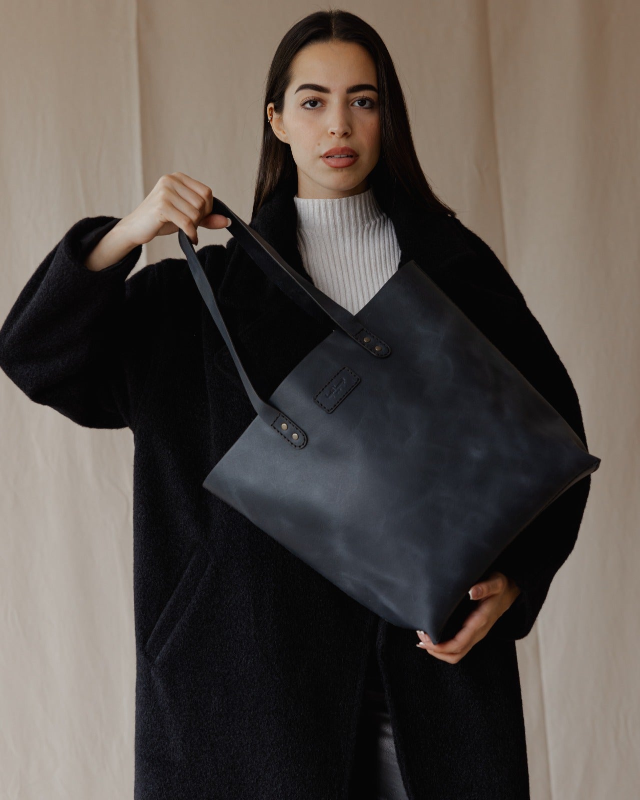 Le sac fourre-tout classique et authentique bleu marine
