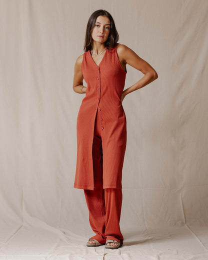 Conjunto sin mangas abotonado ladrillo