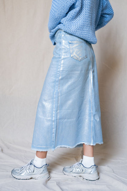 Gonna in denim metallizzato con spacco