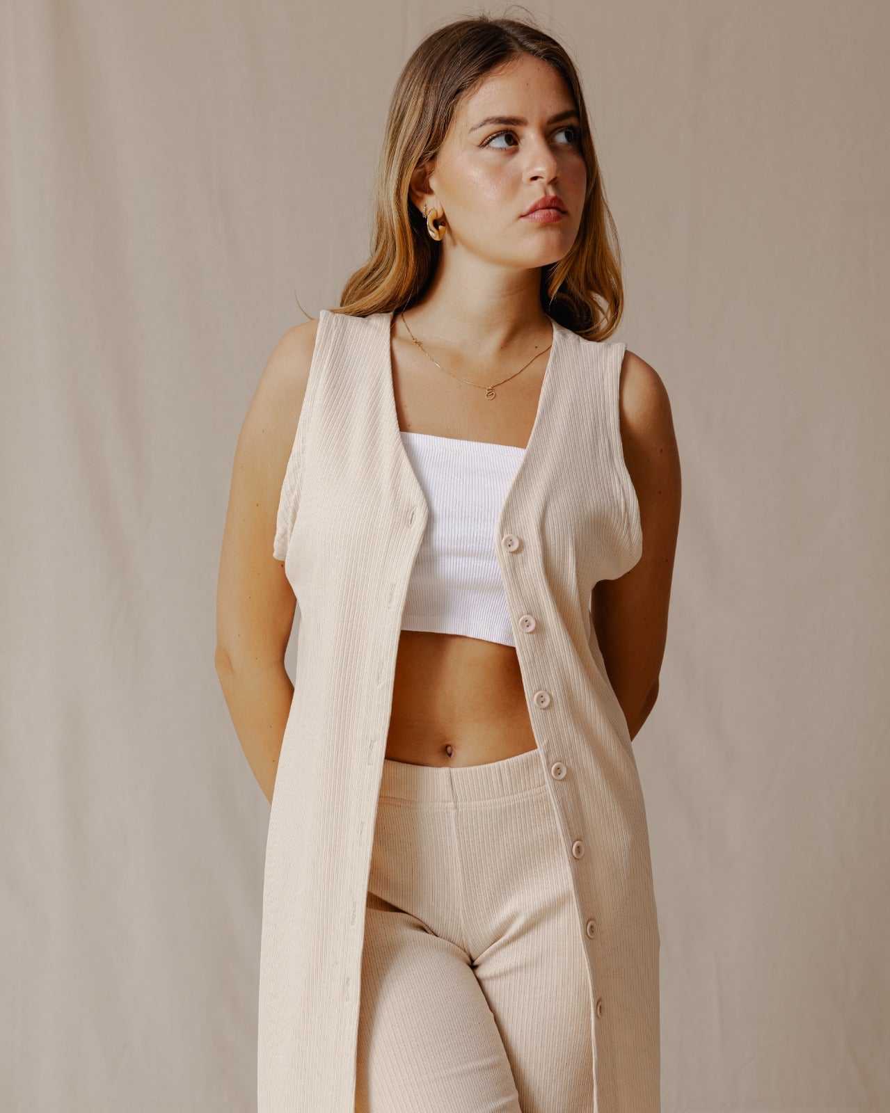 Conjunto sin mangas con botones Beige