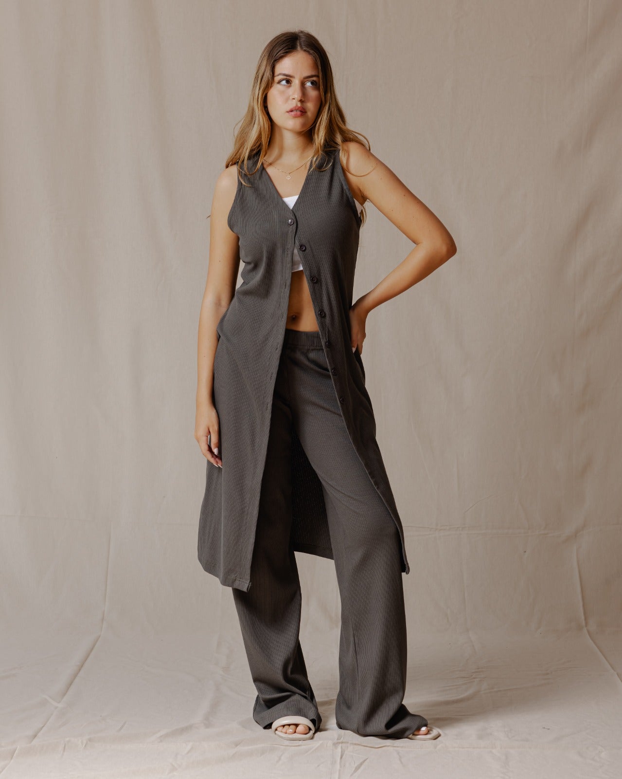 Set Olive con bottoni senza maniche