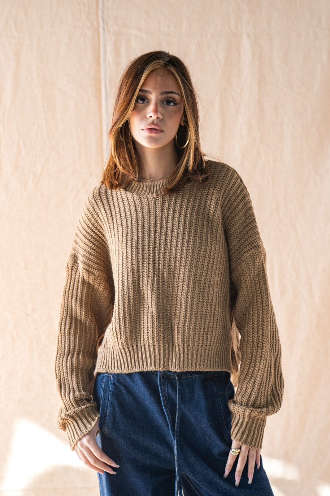 Kurzer Strickpullover in Camel