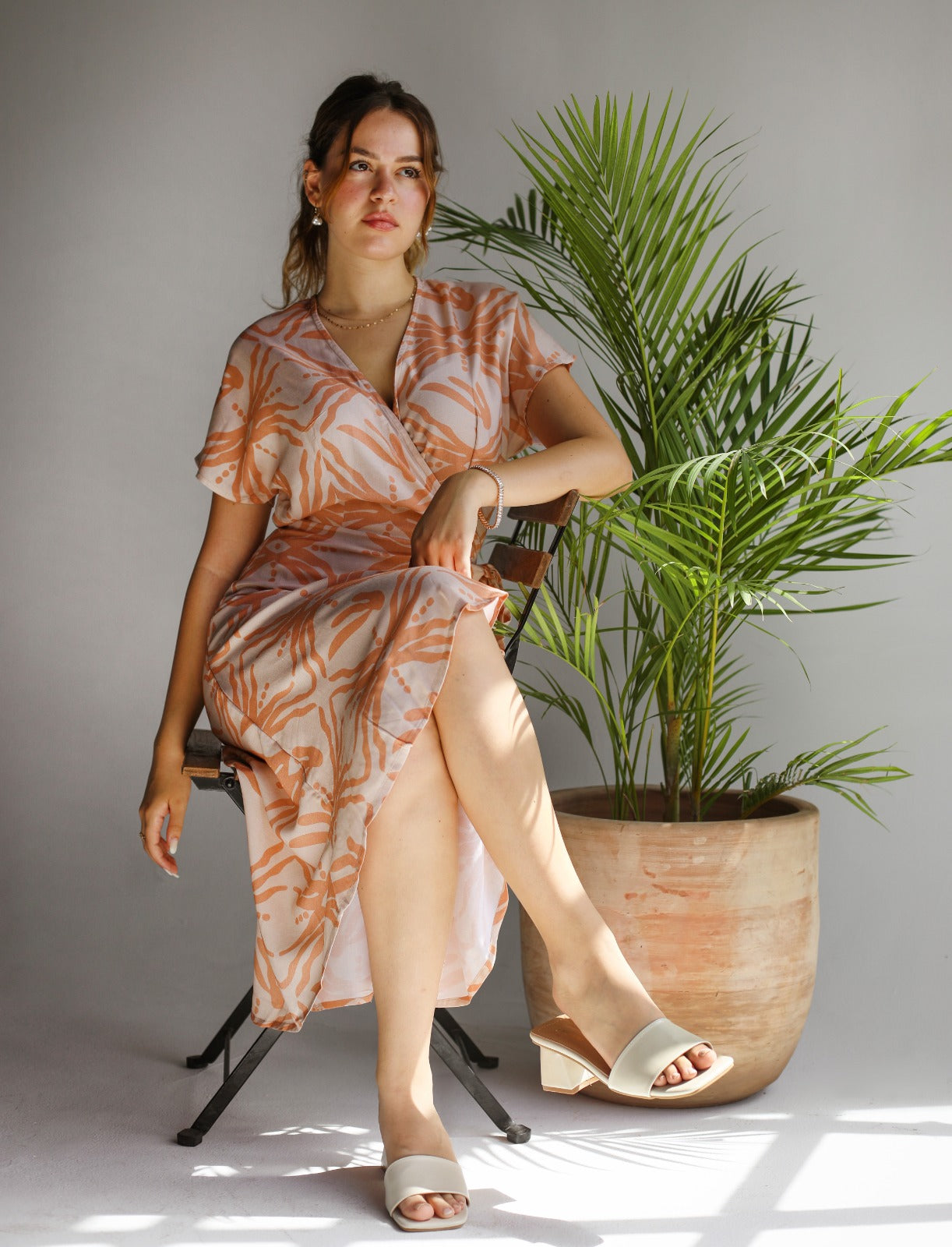 Vestito estivo a forma di stella marina color sabbia