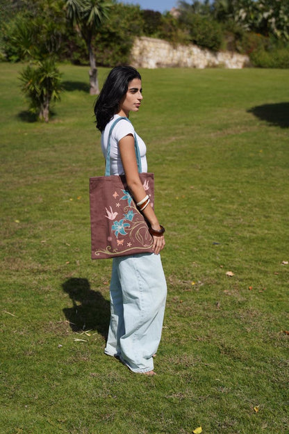 Morning Lilies Tote In Burgundy