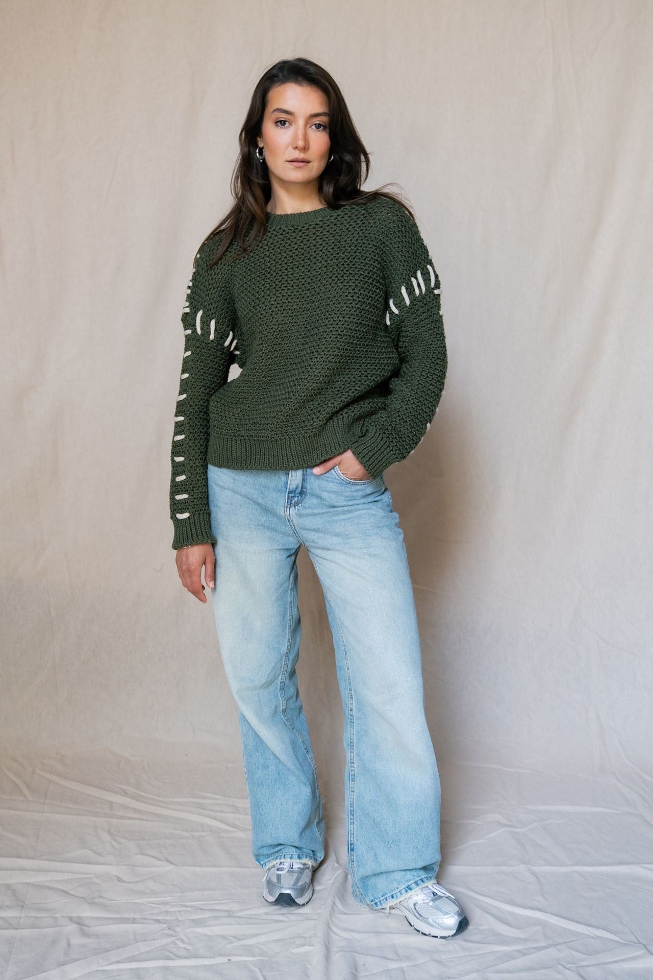 Il maglione cucito a mano Oliva