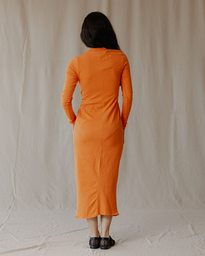 Vestido fruncido en color naranja