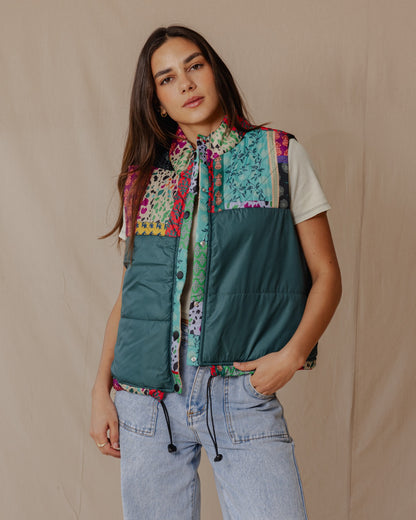 Chaleco impermeable con estampado floral indio color petróleo