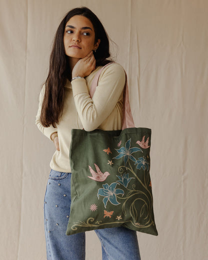 Morning Lilies Tote In Green