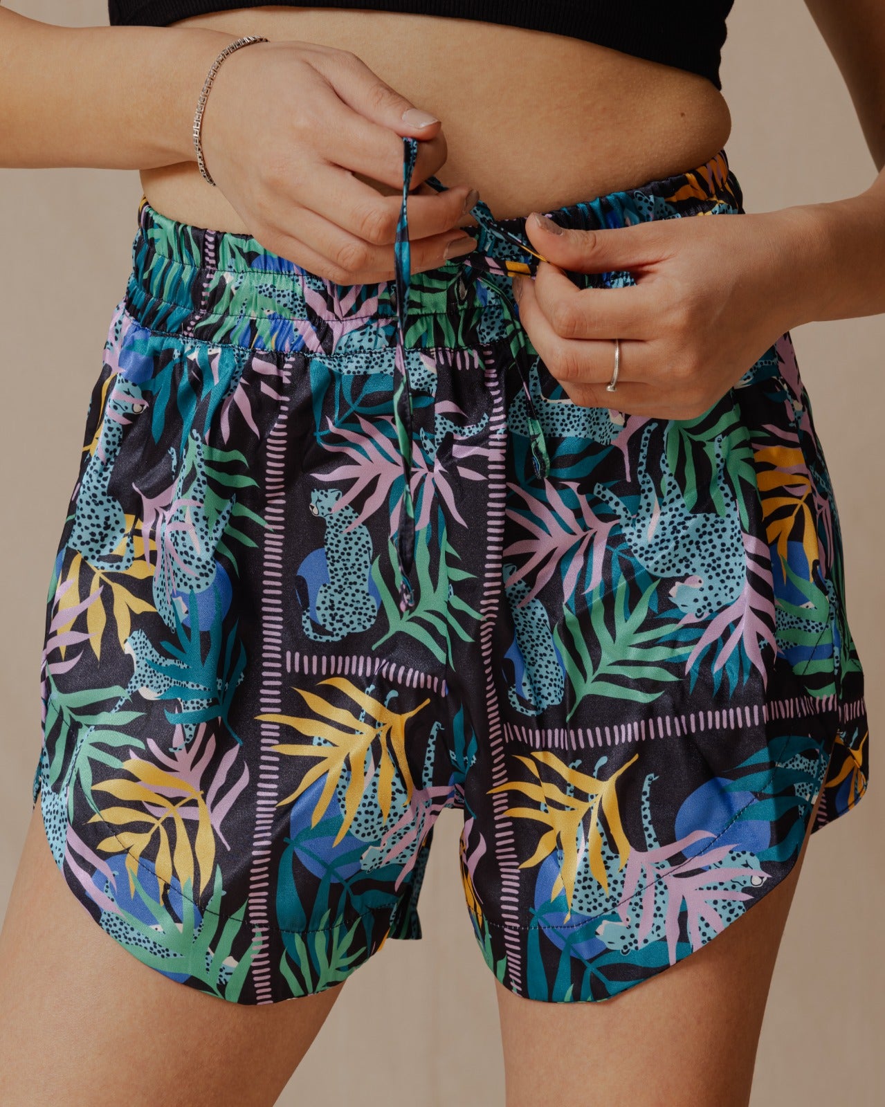 Shorts Botánicos Festivos Azul Eléctrico X Negro