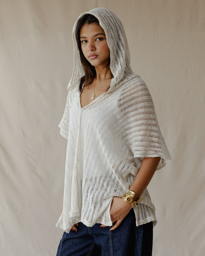Poncho estivo in maglia bianco sporco