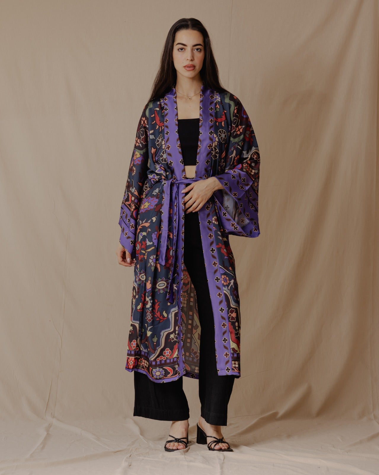 Kimono de cetim Azadeh em azul-petróleo