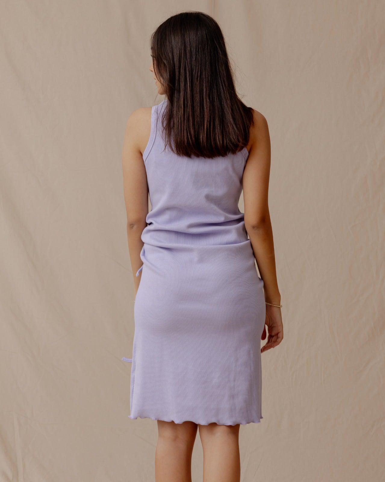 Vestido ajustado con cordón color lila