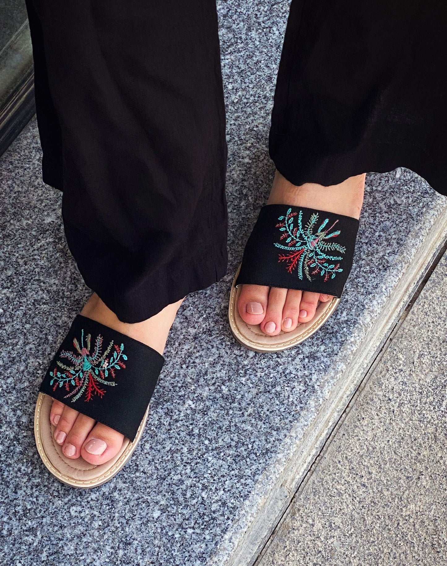 Pantuflas Bordadas The Palms Negro