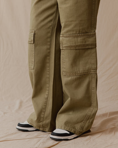 Pantaloni cargo lavati in oliva