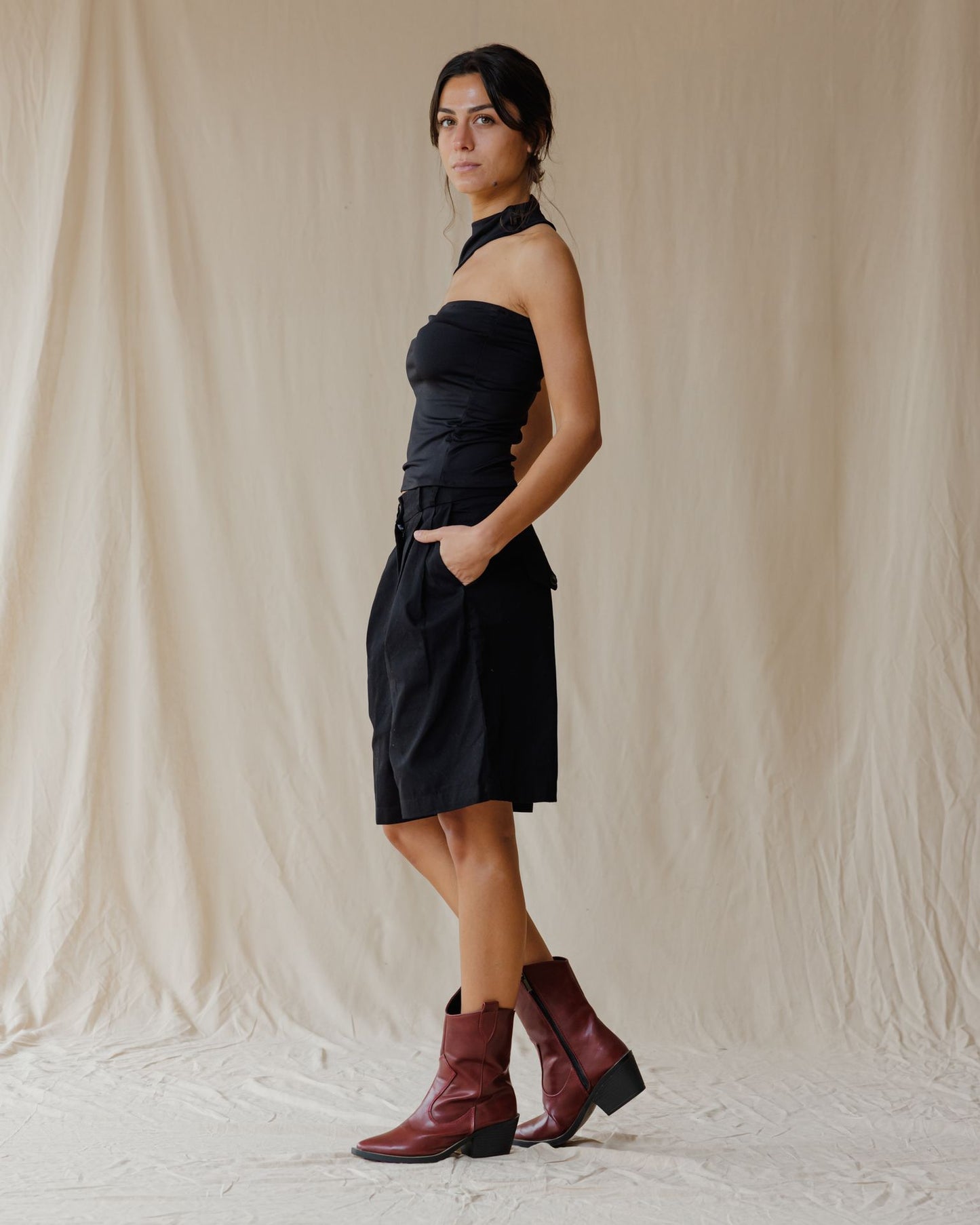 Los Pantalones Cortos Pleat Negro