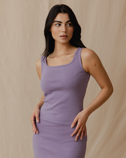 Vestido minimalista de canalé en color malva