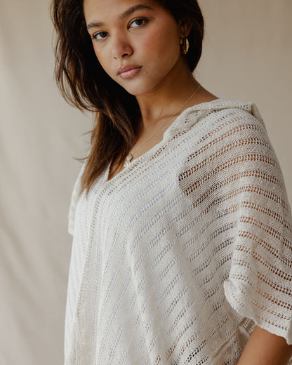Poncho estivo in maglia bianco sporco