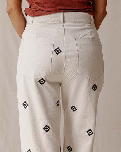 Pantalones étnicos bordados beige
