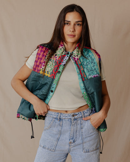 Chaleco impermeable con estampado floral indio color petróleo