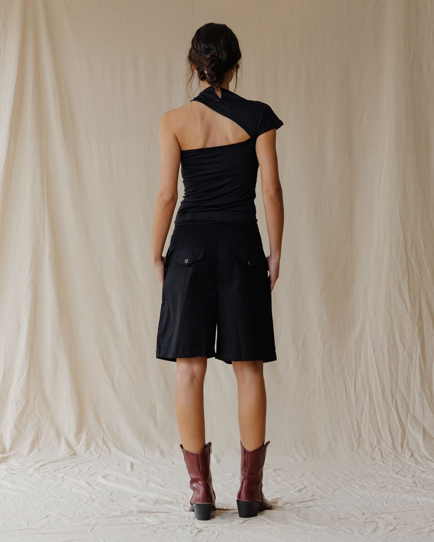Los Pantalones Cortos Pleat Negro