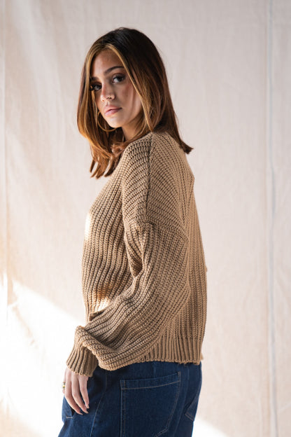Kurzer Strickpullover in Camel