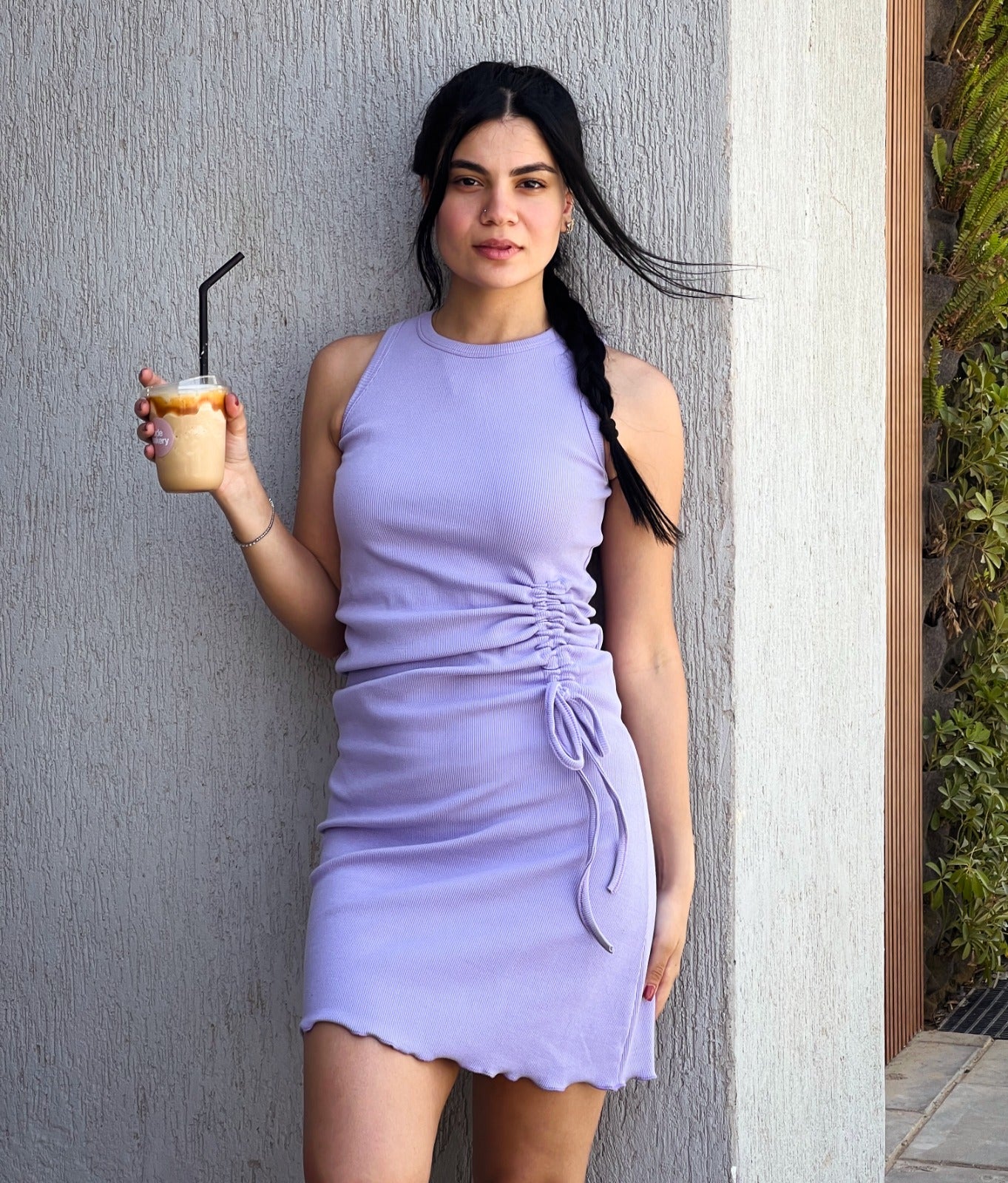 Vestido ajustado con cordón color lila