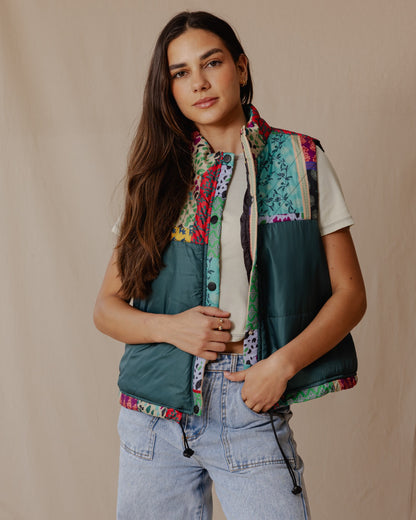 Chaleco impermeable con estampado floral indio color petróleo