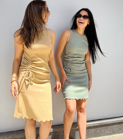 Abito aderente con coulisse beige