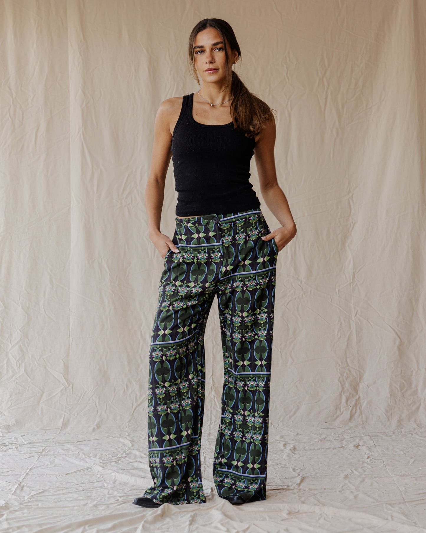 Vibraciones Indias con Pantalones Verdes