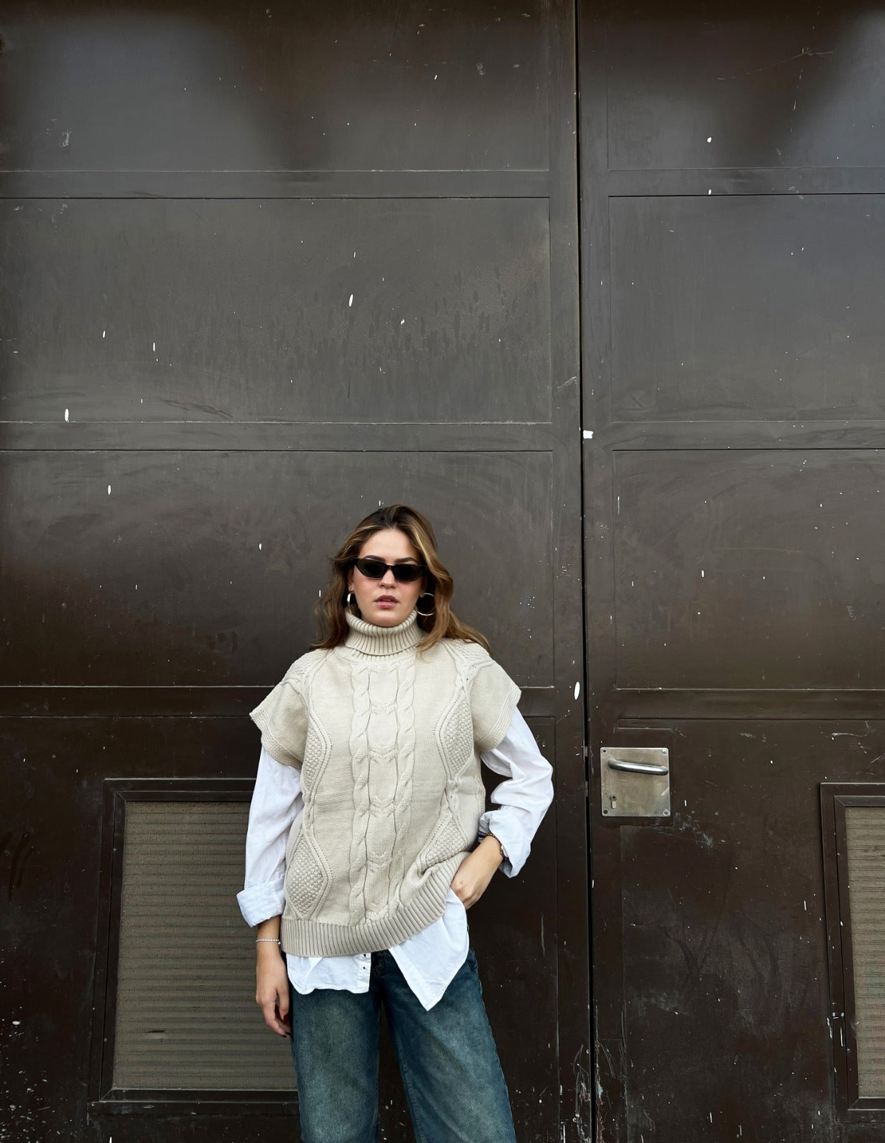 Chaleco de punto de cuello alto beige