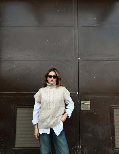 Chaleco de punto de cuello alto beige