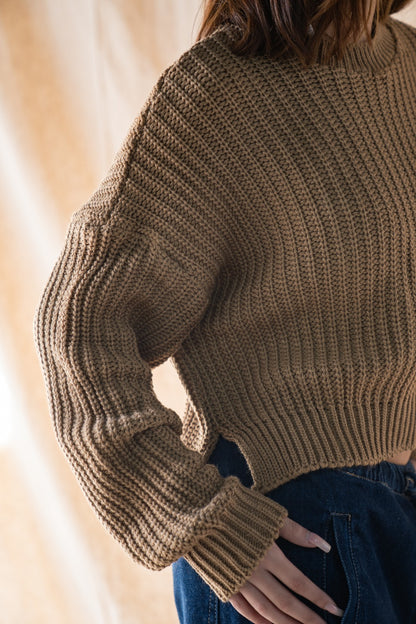 Kurzer Strickpullover in Camel