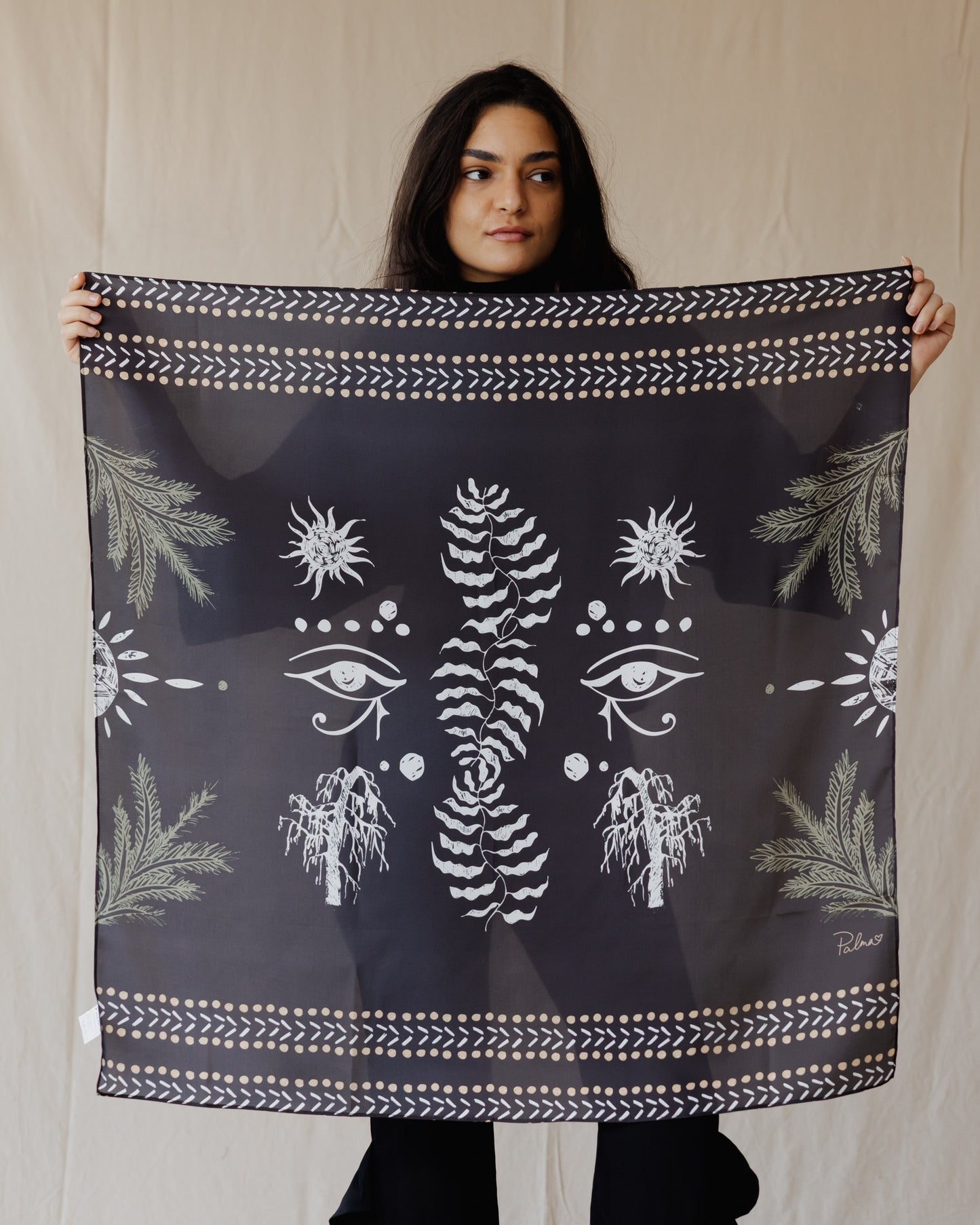 Pañuelo Envolvente Isis en Negro
