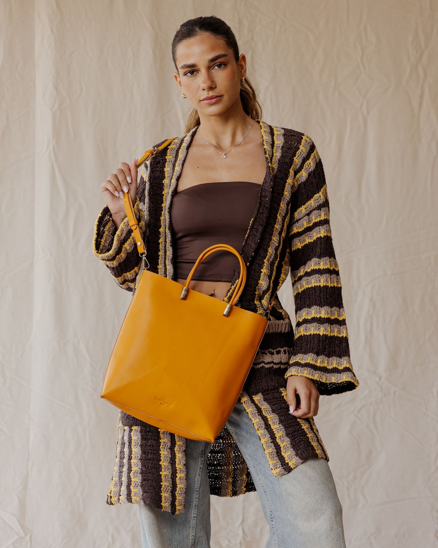 Bolso Tote Linea de Piel Genuina en Tostado