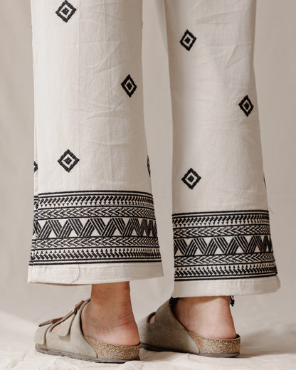 Pantalones étnicos bordados beige