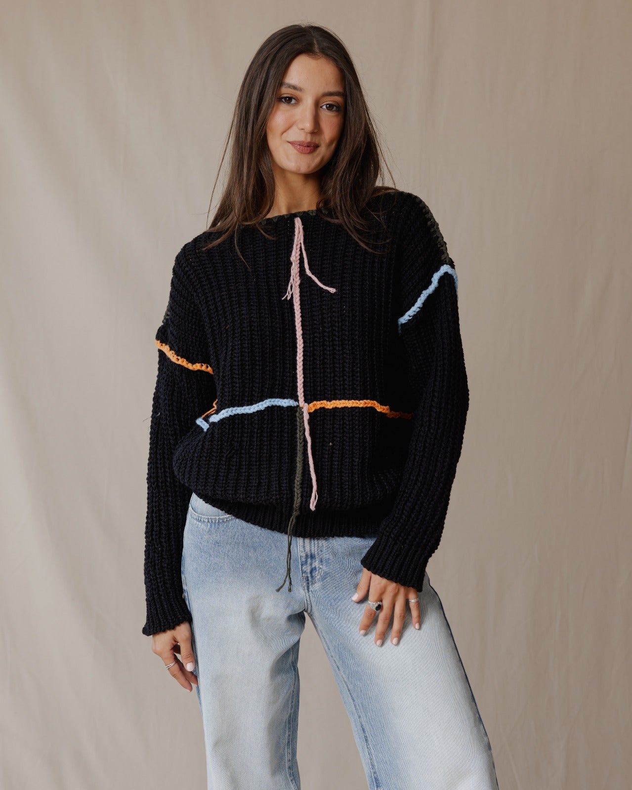 Maglione sciolto fatto a mano nero