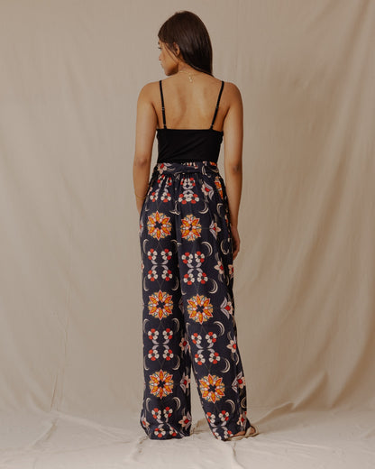Pantaloni in cotone rosa damascato nero
