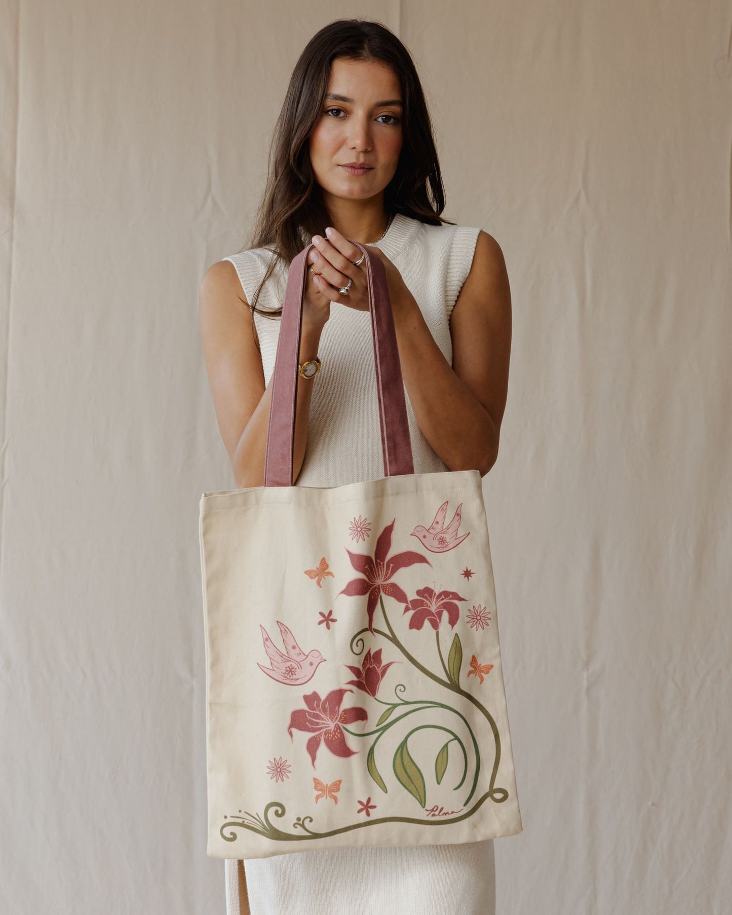 Morning Lilies Tote In Cream