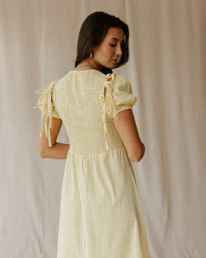 Robe jaune pastel pique-nique