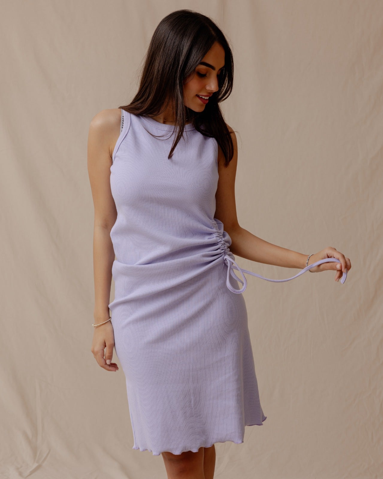 Vestido ajustado con cordón color lila